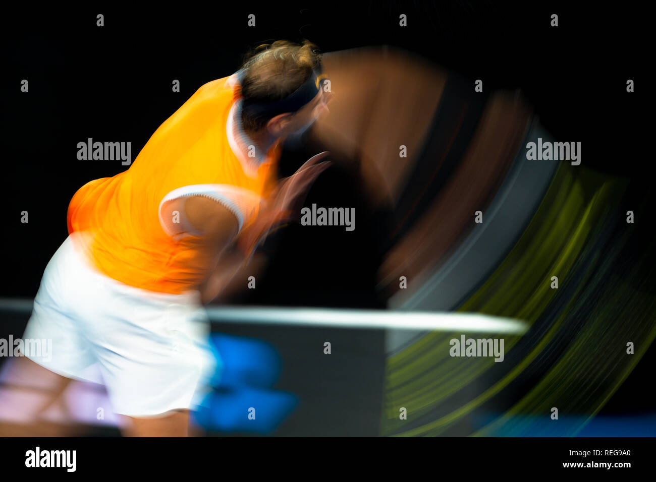 Melbourne, Australia. 22 ene, 2019. Rafael Nadal de España hace su camino en la semifinal contra Francisco Tiafoe (EEUU) en el Abierto de Australia 2019 del torneo de tenis de Grand Slam en Melbourne, Australia. Frank Molter/Alamy Live News Foto de stock