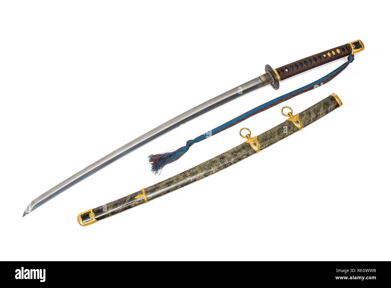 Kai Gunto' : la espada de la Marina japonesa desde la Segunda Guerra  Mundial con vaina envuelta por piel de raya aislado en fondo blanco  Fotografía de stock - Alamy