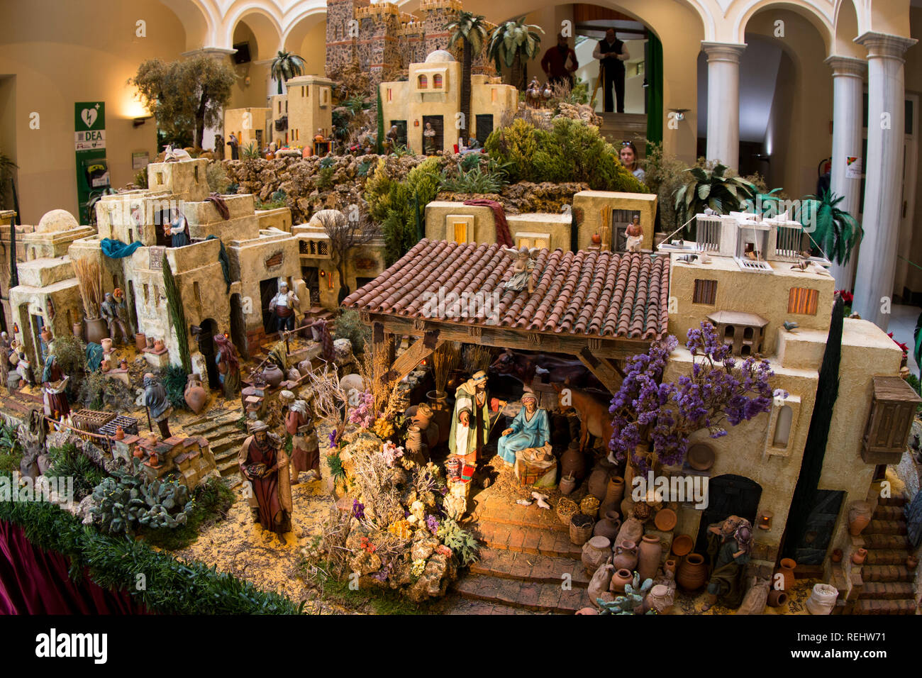 Figuras en miniatura decorativos tradicionales de Navidad relacionadas Belen  Fotografía de stock - Alamy