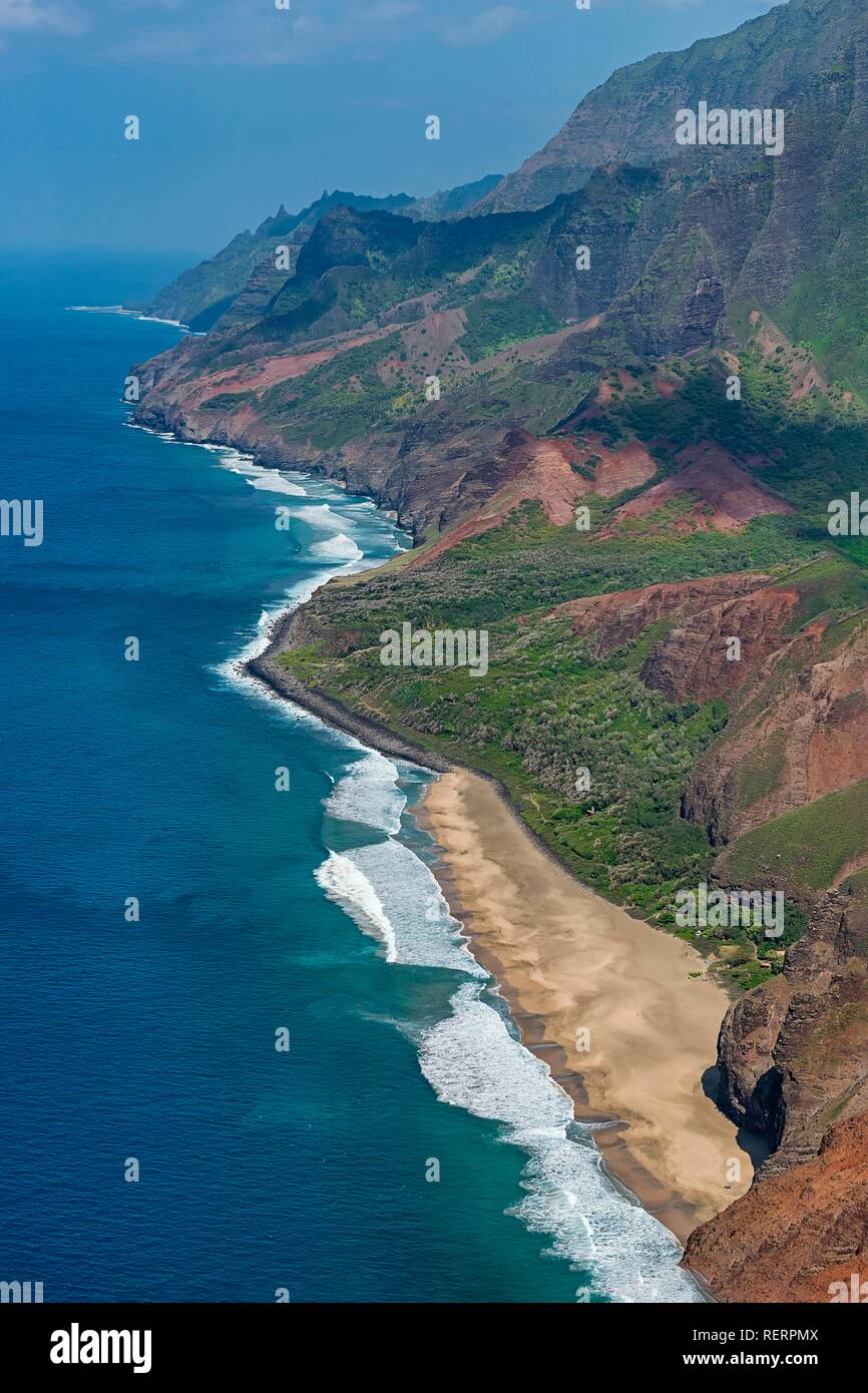Costa Na Pali, vista aérea, Kaua'i, Hawai'i, la Polinesia Foto de stock