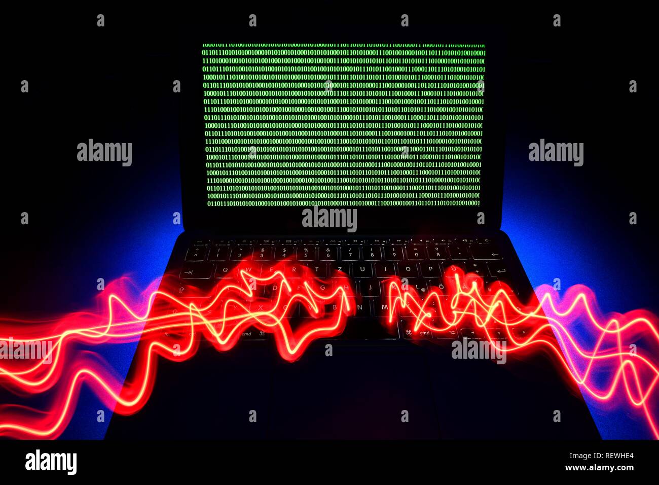Portátil, imagen simbólica, la ciberdelincuencia, la delincuencia informática, hacker, seguridad de datos, Alemania Foto de stock