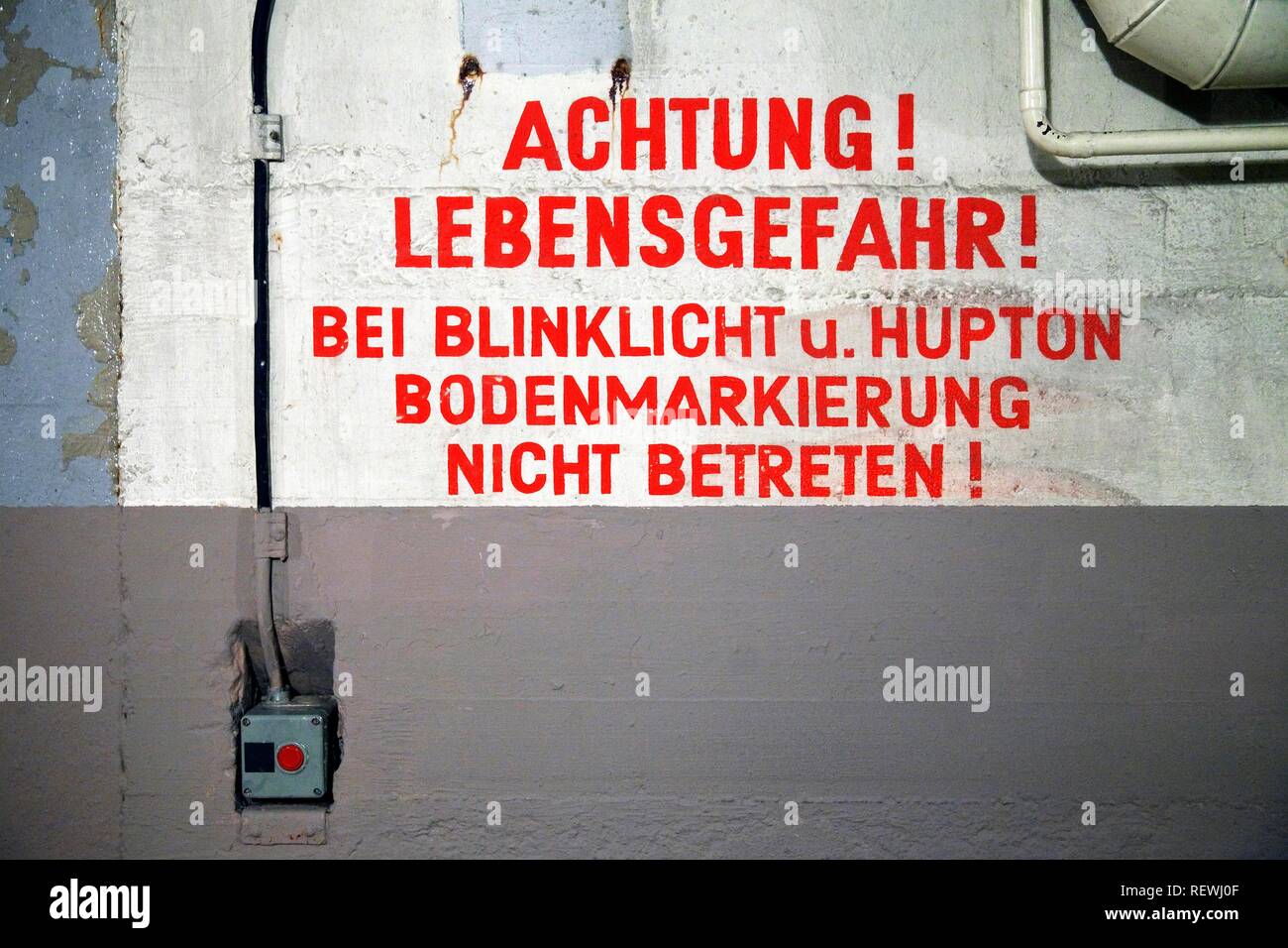 Aviso de advertencia, el Gobierno Bunker Centro de Documentación, Bad Neuenahr-Ahrweiler, Renania-Palatinado, Alemania Foto de stock