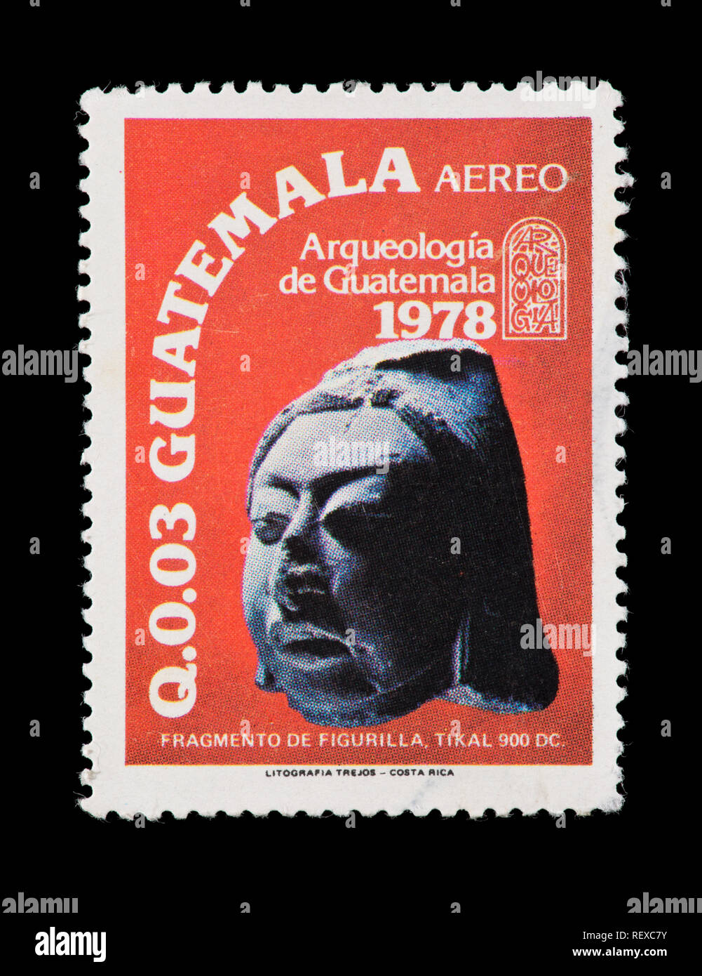 Estampilla de correo aéreo desde Guatemala representando una cabeza de mujer de cerámica de unos 900 A.D, de Tikal. Foto de stock