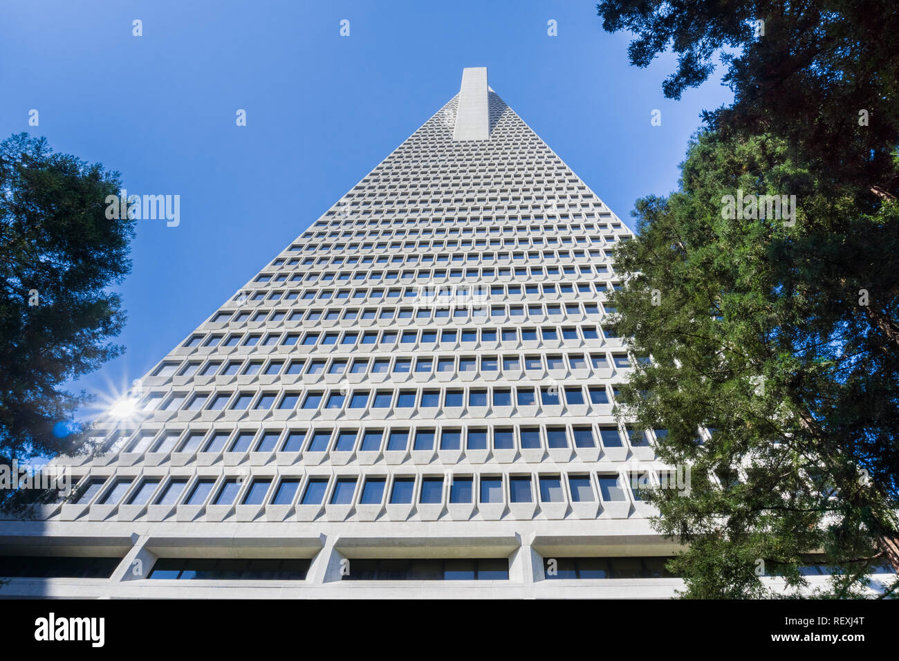 Septiembre 5, 2017 San Francisco/CA/USA - Mirando al Transamerica Pyramid Foto de stock