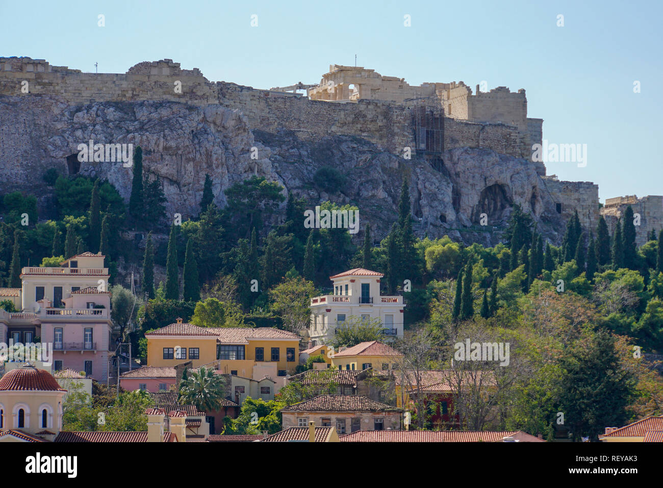 Ciudad de Atenas La Acrópolis en el fondo Foto de stock
