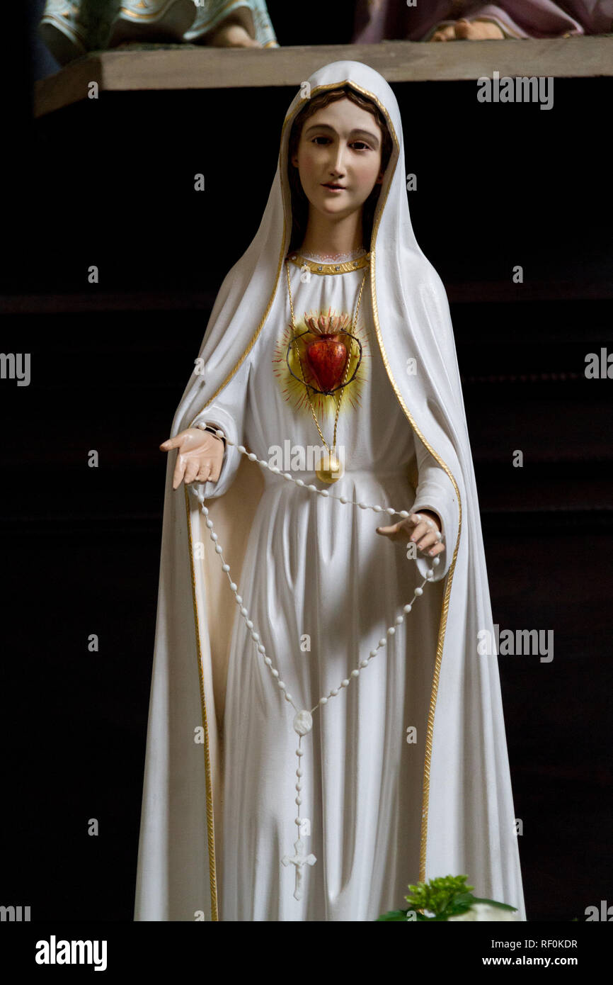 Nuestra Señora de Fátima. Estatua en la Catedral de San Juan Bautista