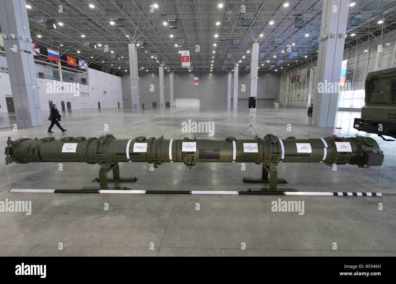 Moscú, Rusia. 23 ene, 2019. El 9M729 contenedor de misiles Patriot se demostró en el Centro de Congresos y Exposiciones, en las afueras de Moscú, Rusia, el 23 de enero, 2019. La Federación de 9M729 de los misiles de crucero con base en tierra, contrariamente a las alegaciones de los Estados Unidos, no cae bajo el Tratado de Fuerzas Nucleares de Alcance Intermedio (INF), altos funcionarios rusos dijeron el miércoles. Crédito: Bai Xueqi/Xinhua/Alamy Live News Foto de stock