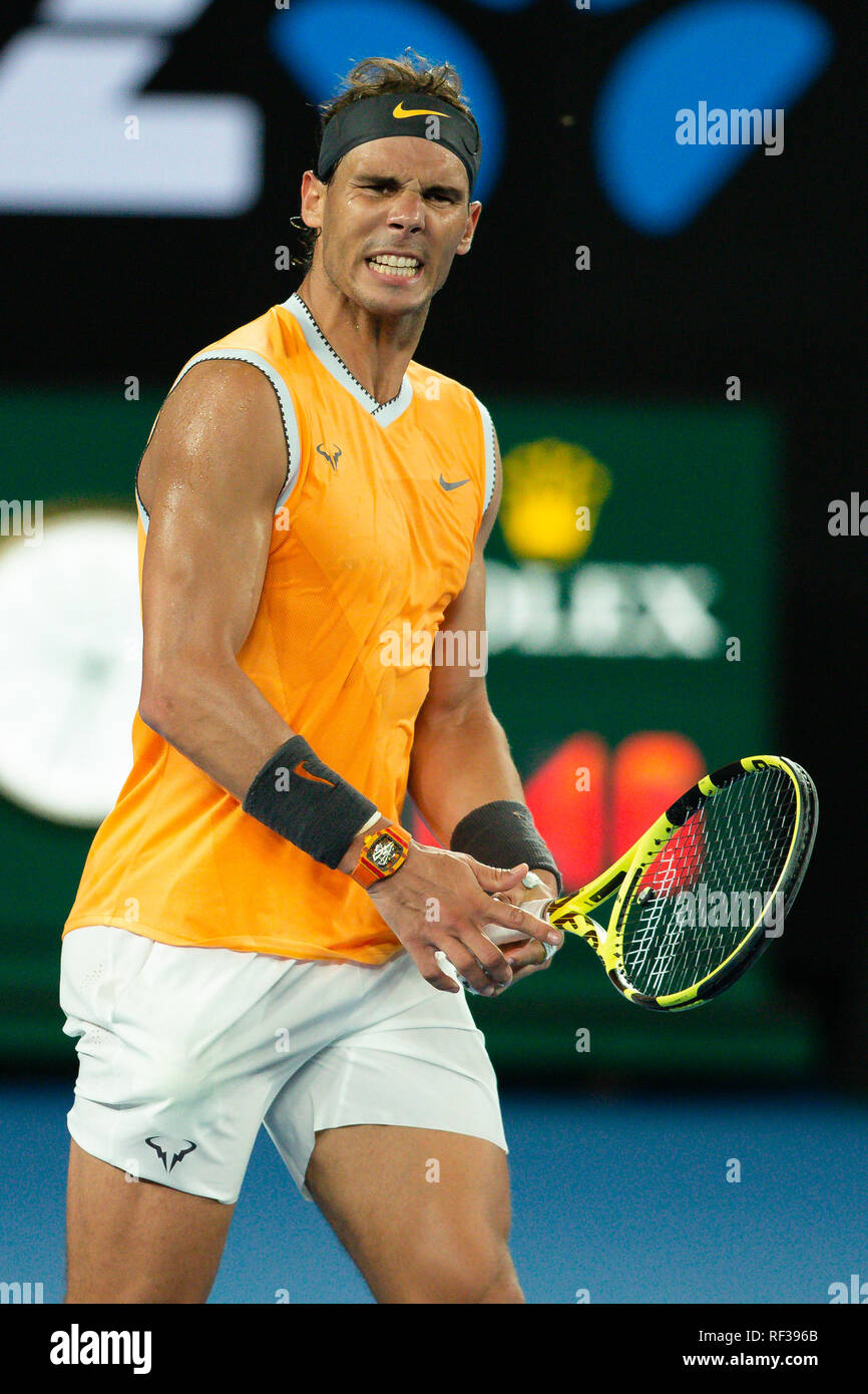 Melbourne, Australia. 24 ene, 2019. Rafael Nadal de España hace su camino en la final del Abierto de Australia 2019 en el torneo de tenis de Grand Slam en Melbourne, Australia. Frank Molter/Alamy Live News Foto de stock