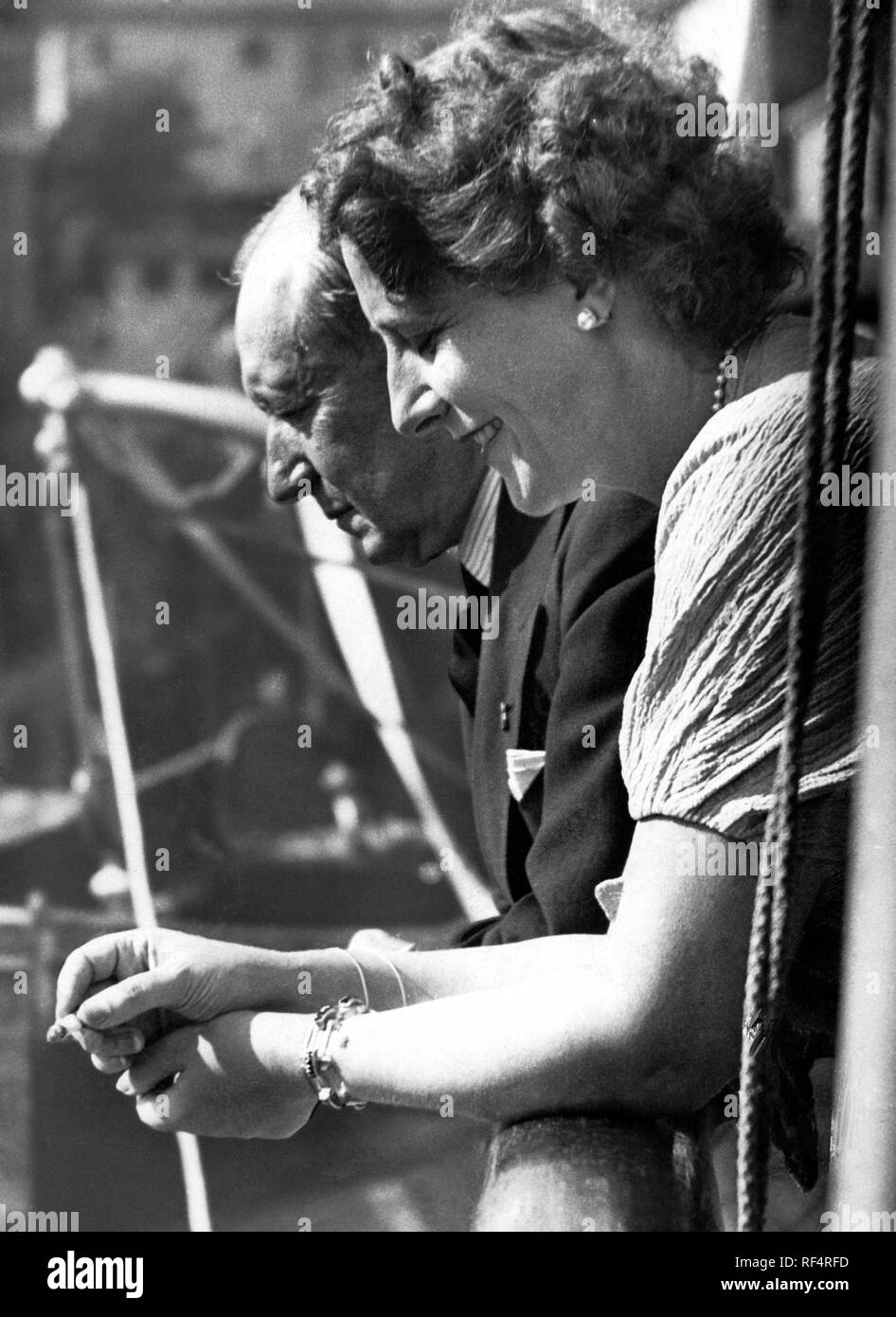 Guglielmo Marconi y la segunda esposa María Cristina bezzi scali, 1936 Foto de stock