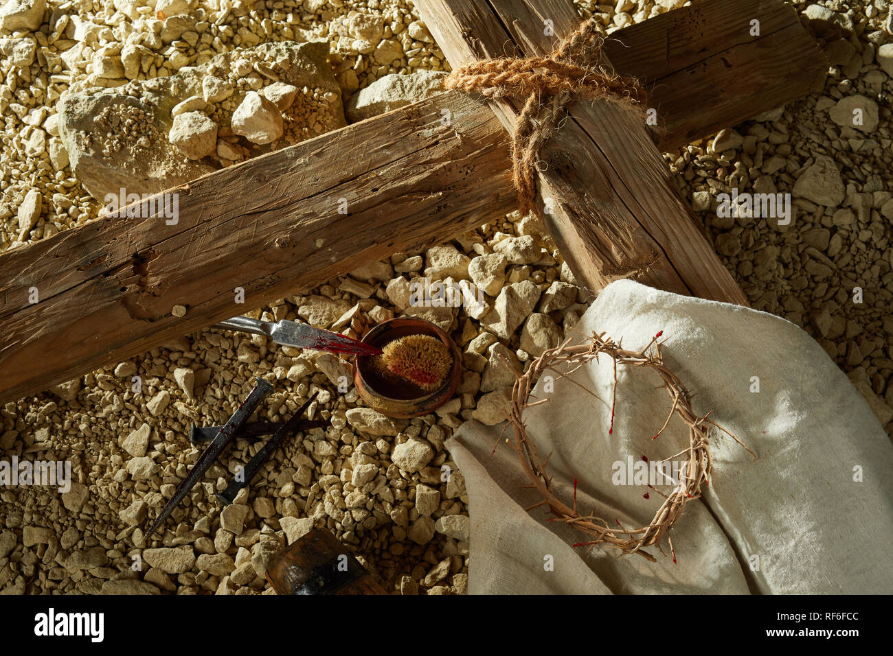 Crucifixión concepto con la cruz y