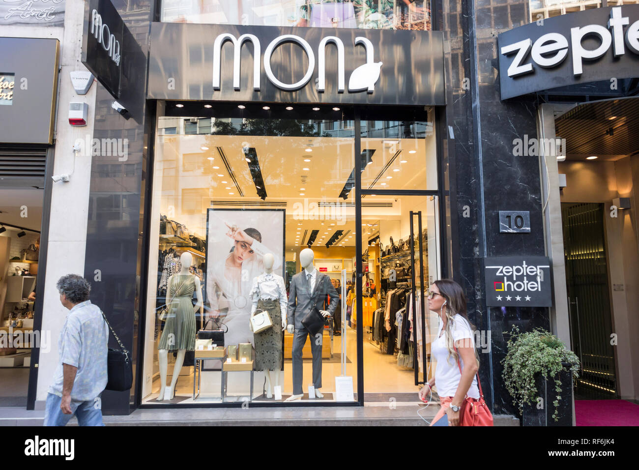 Tienda de ropa Mona, en Belgrado, Serbia Fotografía de stock - Alamy