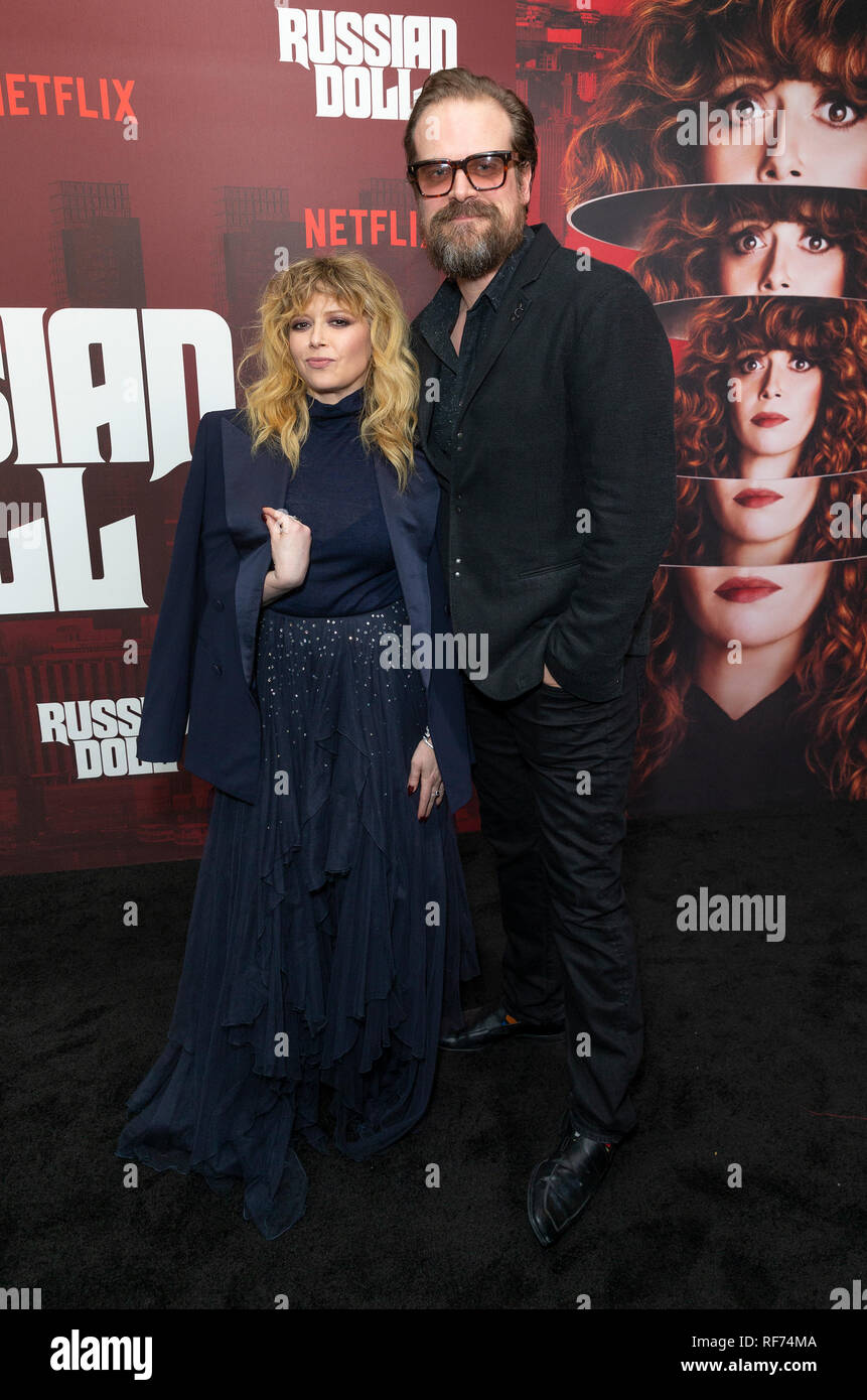 SERIES A GO GO - Página 6 Nueva-york-estados-unidos-23-ene-2019-natasha-lyonne-y-david-harbour-asistir-a-munecas-rusas-tv-show-temporada-de-estreno-en-metrograph-credito-lev-radin-pacific-press-alamy-live-news-rf74ma