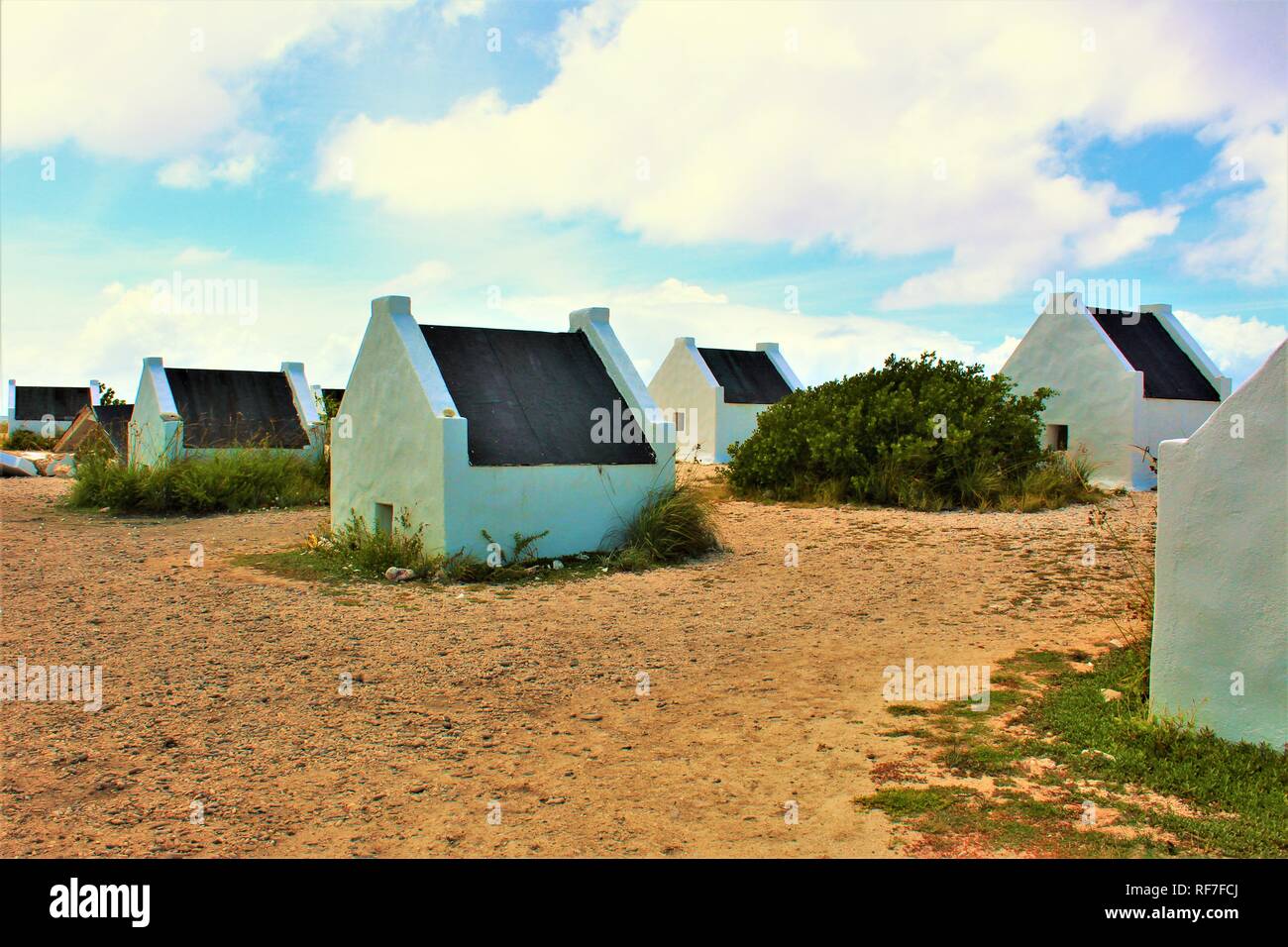 Algunos antiguos esclavos cabañas en la isla caribeña de Bonaire. Estos