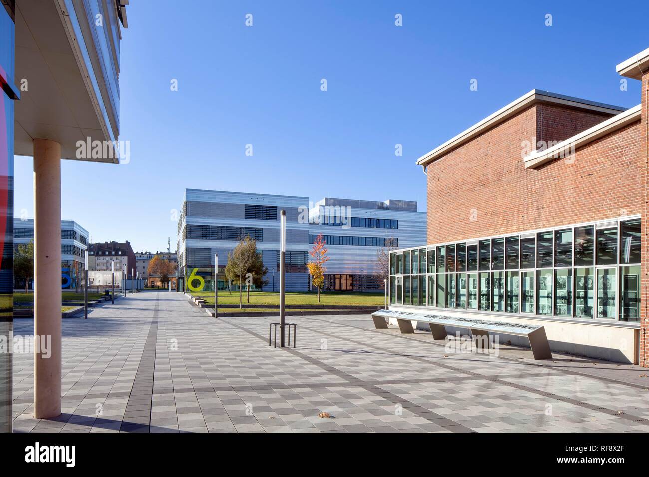 Campus central de la Universidad de Dusseldorf Derendorf de Ciencias Aplicadas, antigua sede de la Cervecería Schlösser y Foto de stock