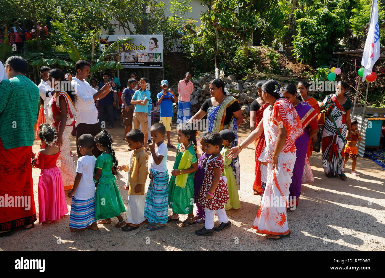 Sri Lanka En un pueblo, en el día de la luna llena, los budistas y