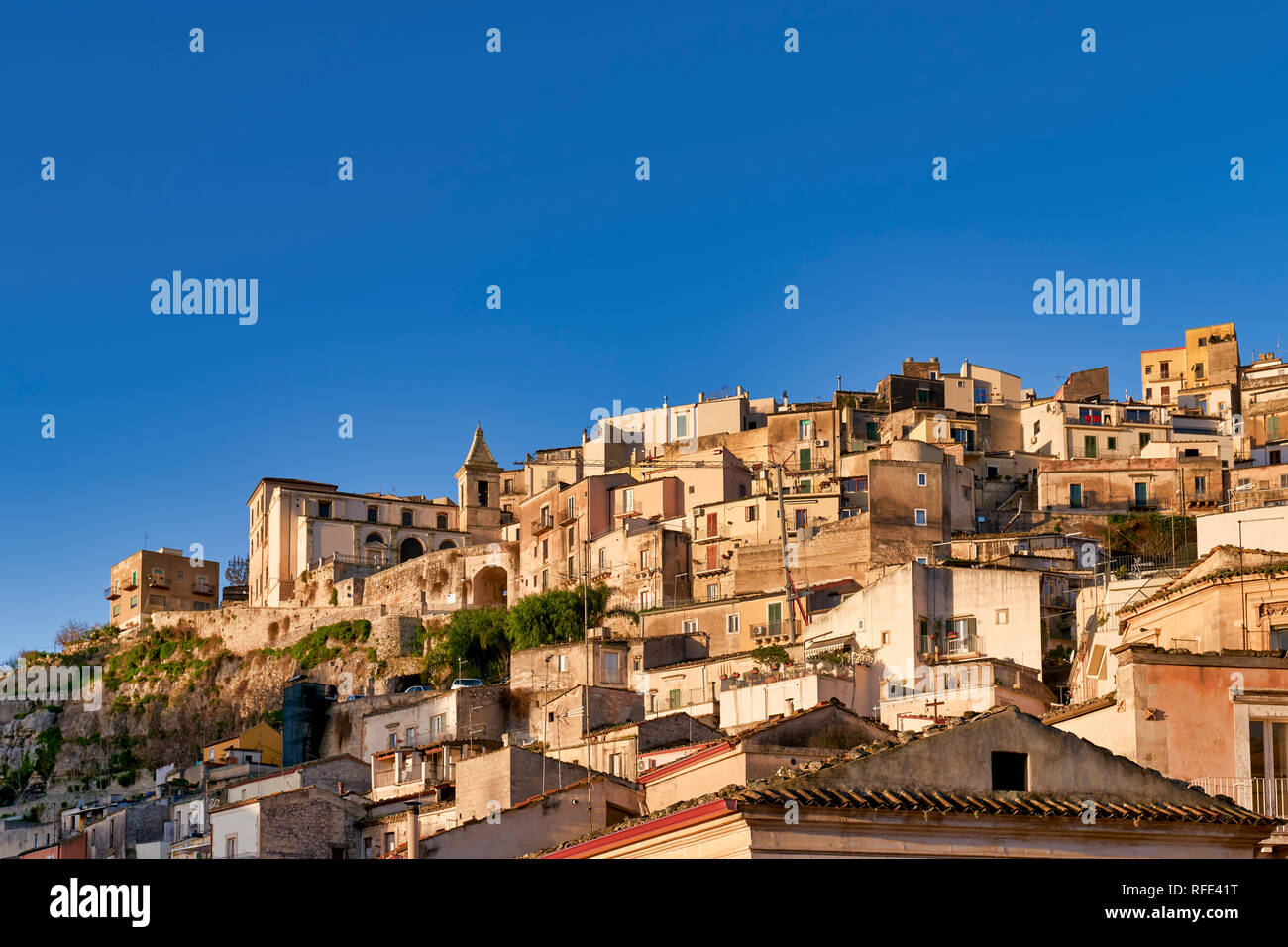 Vista de la antigua ciudad de Ragusa Ibla Sicilia Italia Foto de stock