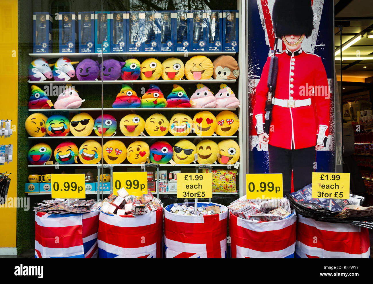 Recuerdos del jugador chelsea fotografías e imágenes de alta resolución