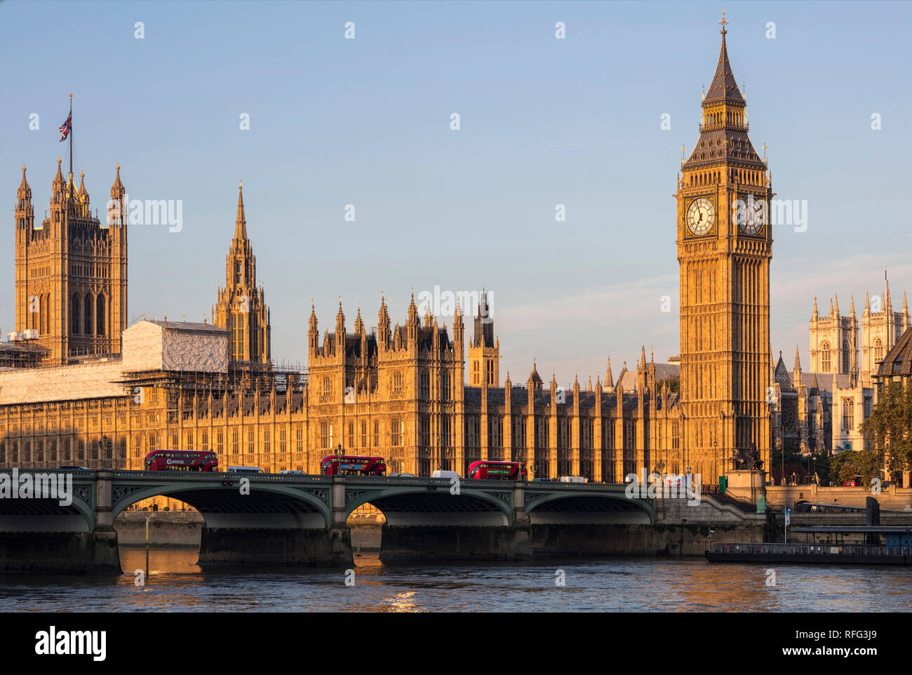 El Big Ben y el Palacio de Westminster. Foto de stock
