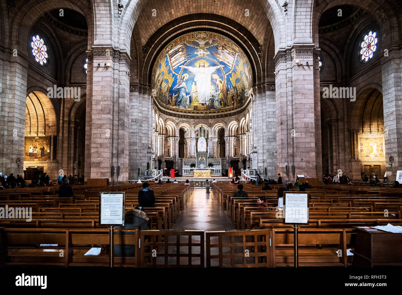 Interior del Sacré-Coeur, París, Francia Foto de stock