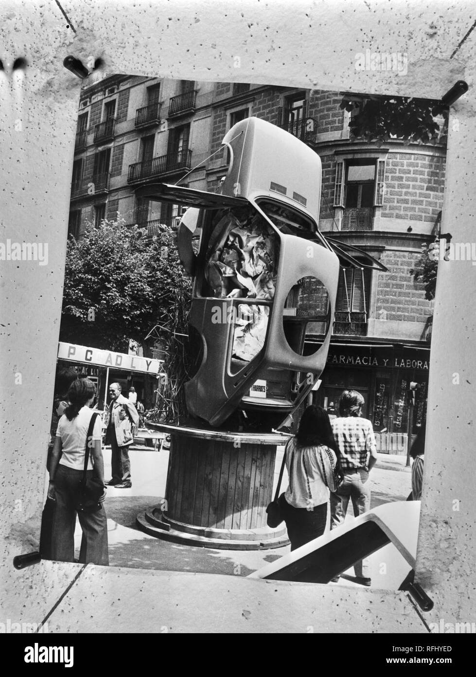 Auto als inspiratie voor Kunst op de la Rambla de Cataluña en Barcelona een auto-k, Bestanddeelnr 927-3343. Foto de stock