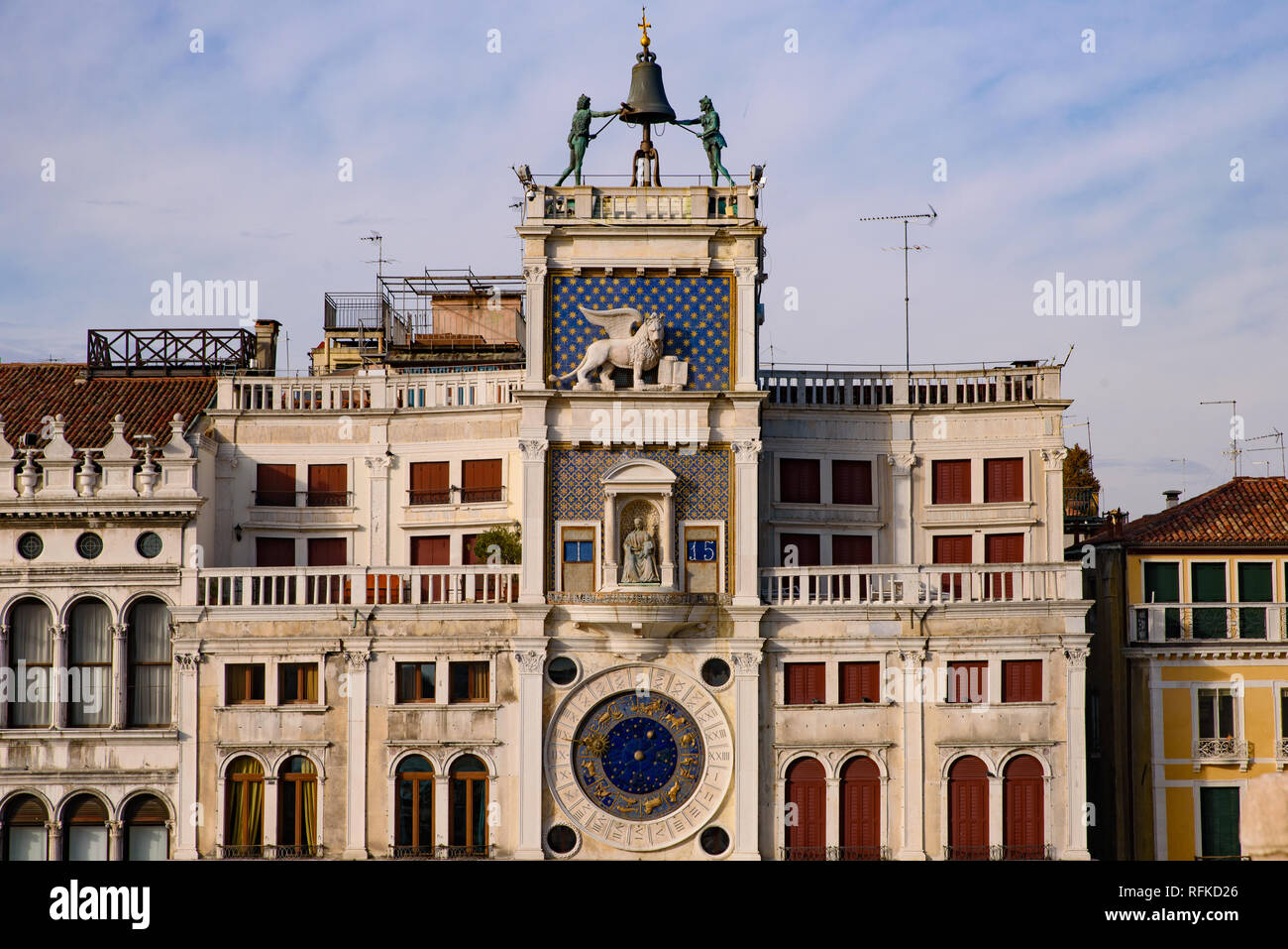 Torre del Reloj de San Marcos en la Plaza de San Marcos (Piazza San Marco), Venecia, Italia Foto de stock
