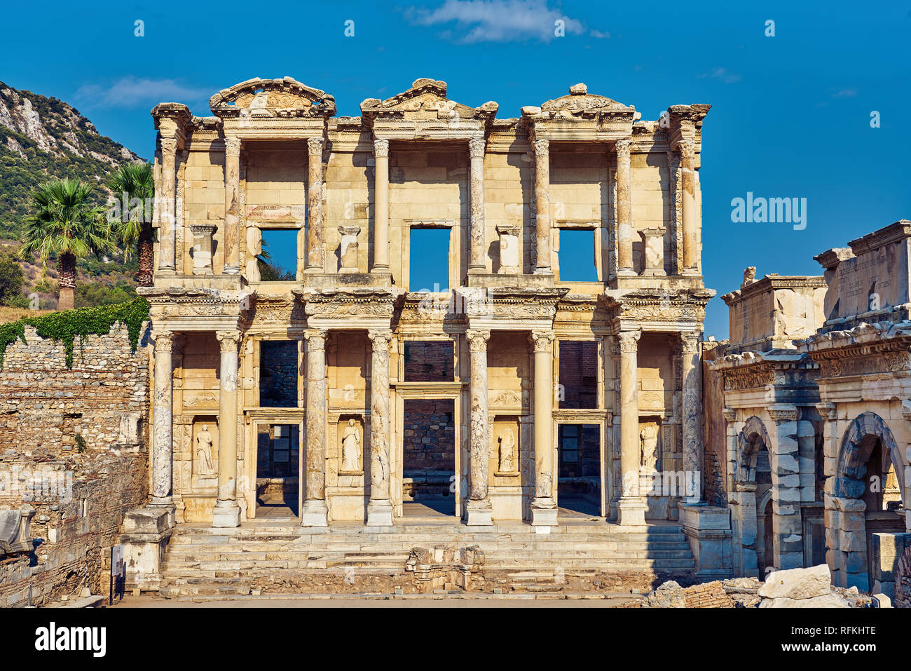 Biblioteca de Celsus de Éfeso / Efes, Turquía. Éfeso era una antigua ciudad  griega en la costa de Ionia. Ahora está ubicado en Selcuk, Izmir, Turquía  Fotografía de stock - Alamy