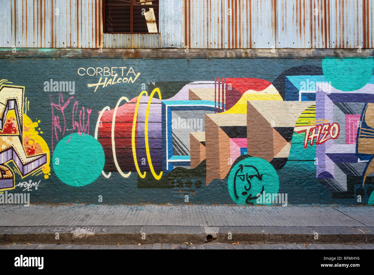 Arte de calle en Palemo Soho de Buenos Aires, Argentina, con un inusual,  más precisos, pintura de carácter industrial Fotografía de stock - Alamy