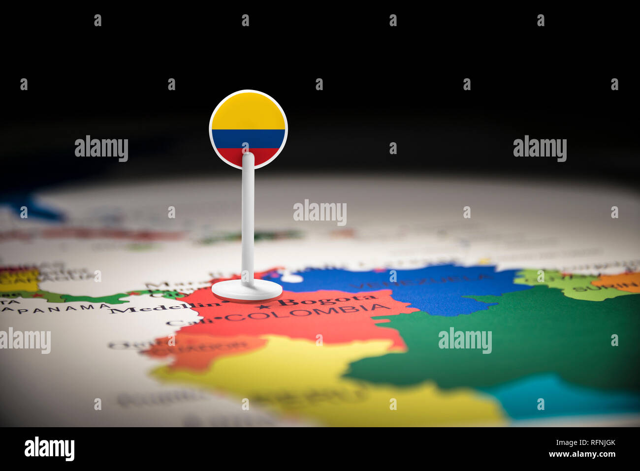 Mapa de colombia con bandera fotografías e imágenes de alta resolución