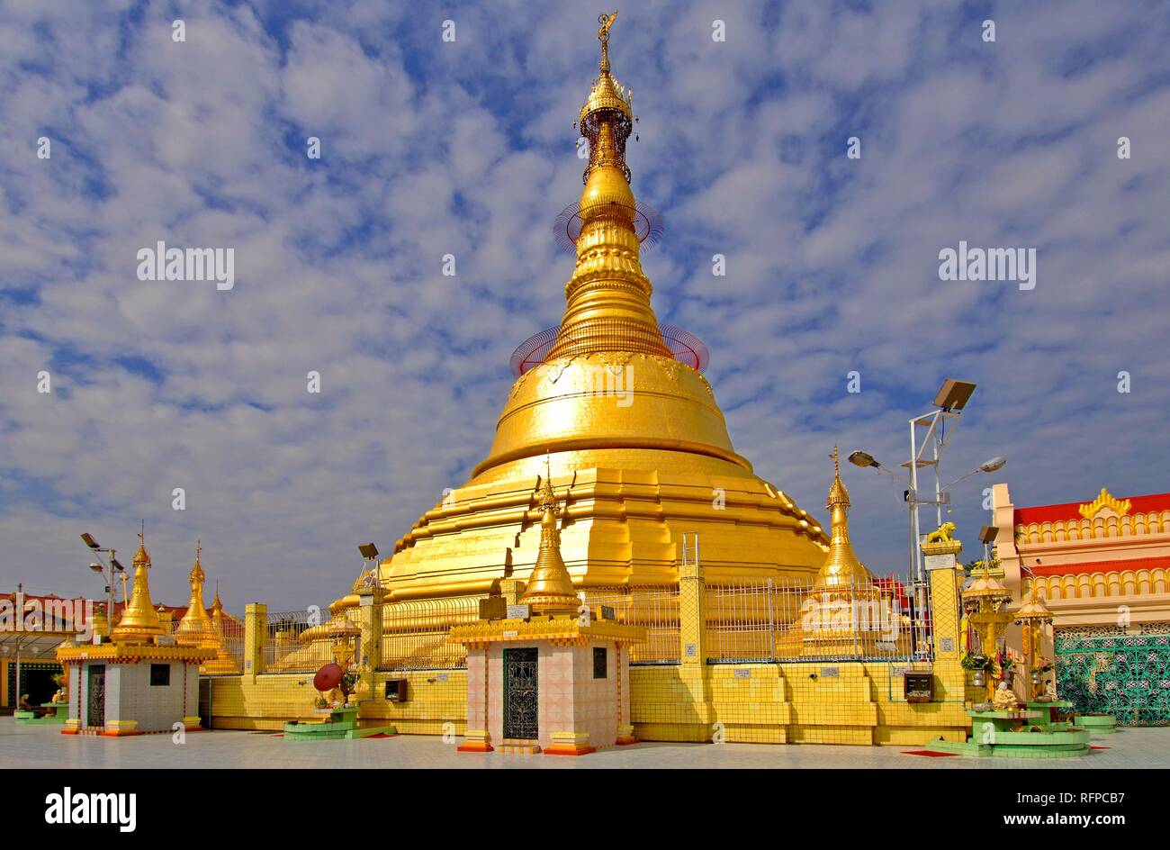 La pagoda Botataung en Yangon, Rangún, Myanmar, Birmania Foto de stock