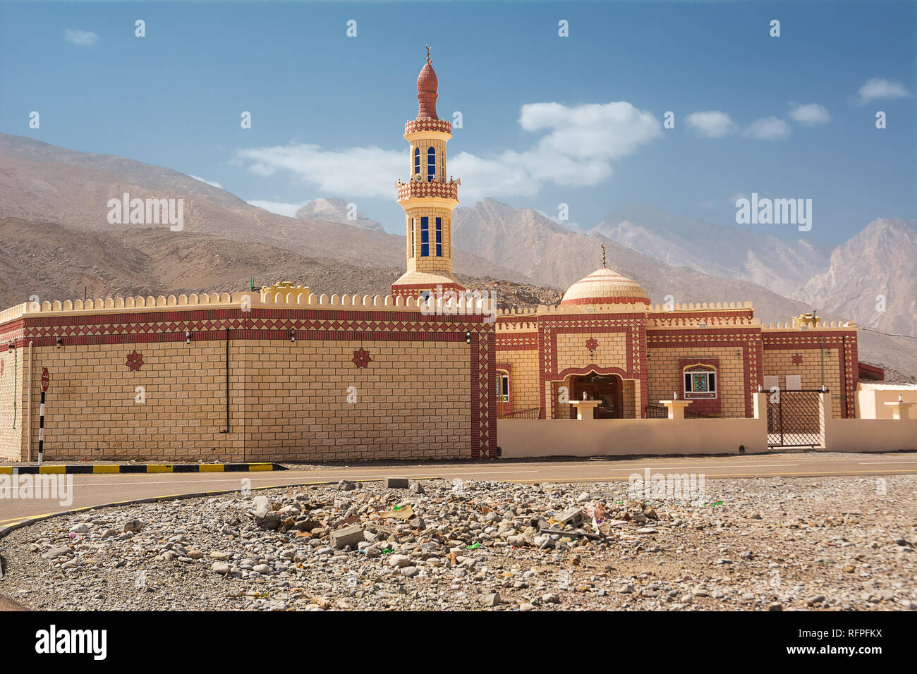 Pequeña provincia mosquea cerca Nakhal (Omán) Foto de stock