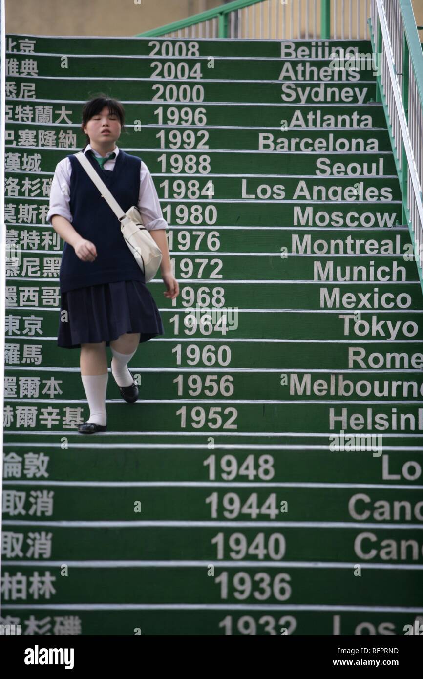 Etiquetado escaleras, juegos olímpicos, Causeway Bay, Hong Kong Island, China Foto de stock