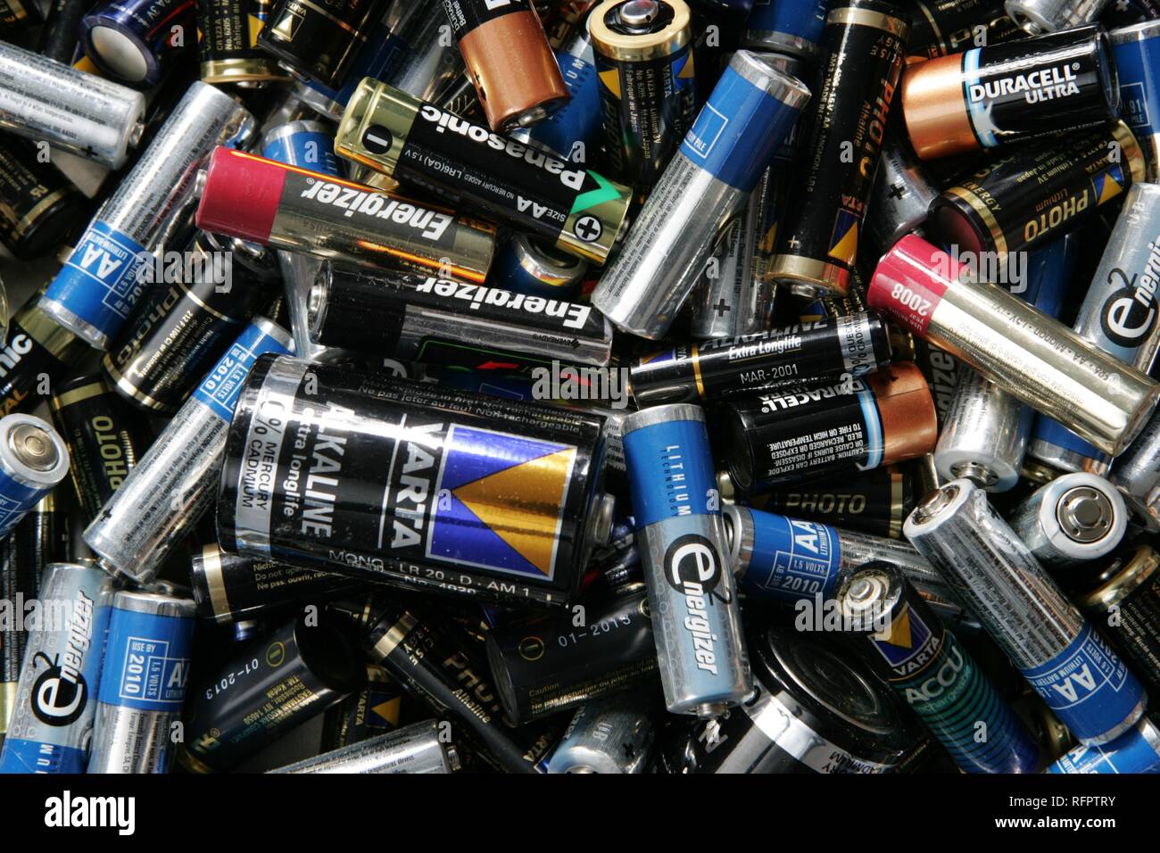 DEU, Alemania: se usa, las baterías vacías. Se liquidará en tiendas que venden las baterías. Foto de stock