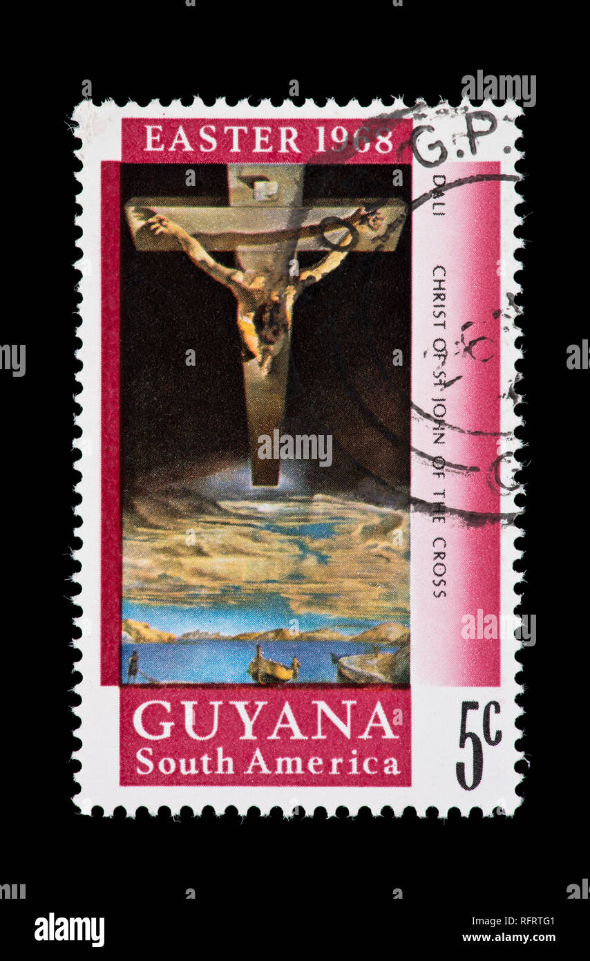 Sello de Guyana representando el Salvador Dalí pintura Cristo de San Juan de la Cruz Foto de stock