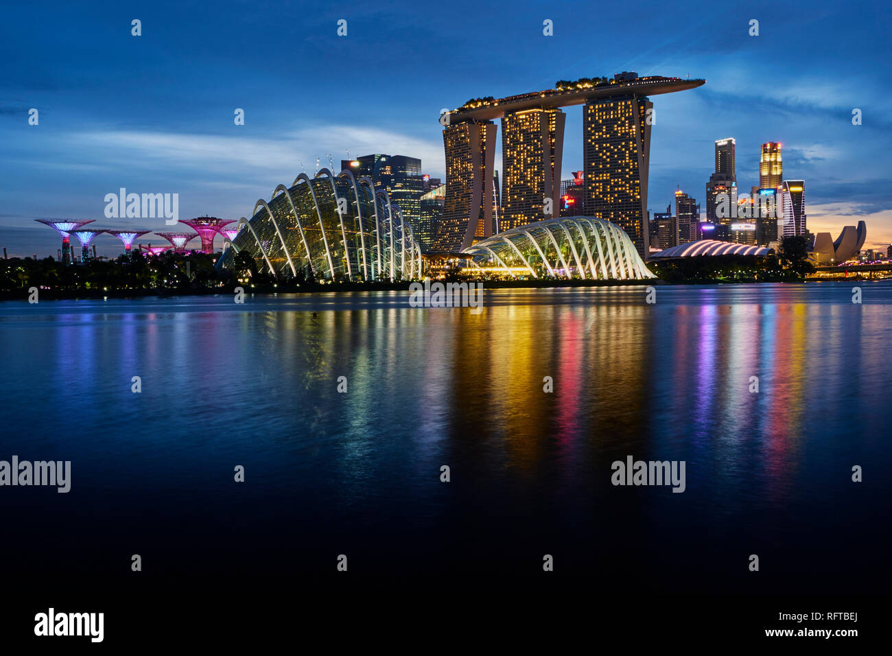 Jardín por la bahía Marina Bay Sands Hotel, Museo de las Artes y las Ciencias, Marina Bay, Singapur, Sudeste de Asia, Asia Foto de stock