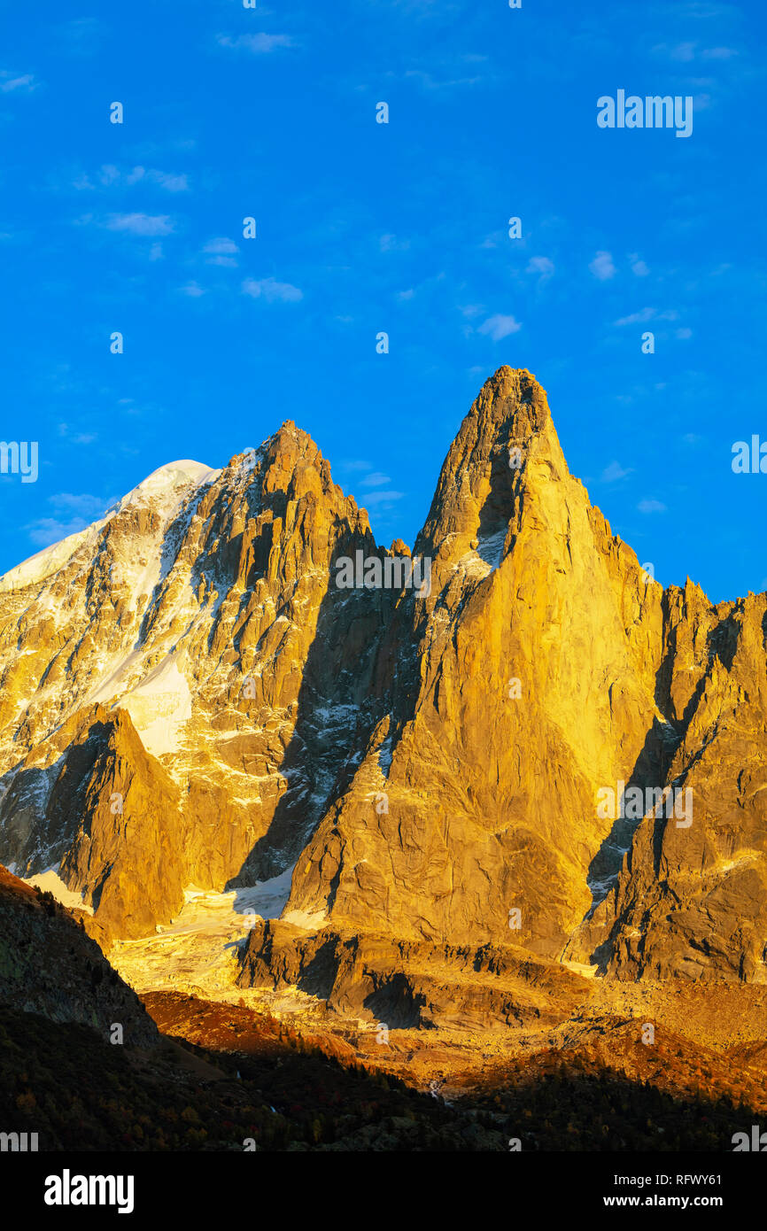La Aiguille Verte, 4122m, y les Drus (Aiguille du Dru) 3754m, Chamonix, Haute Savoie, Alpes franceses, Francia, Europa Foto de stock