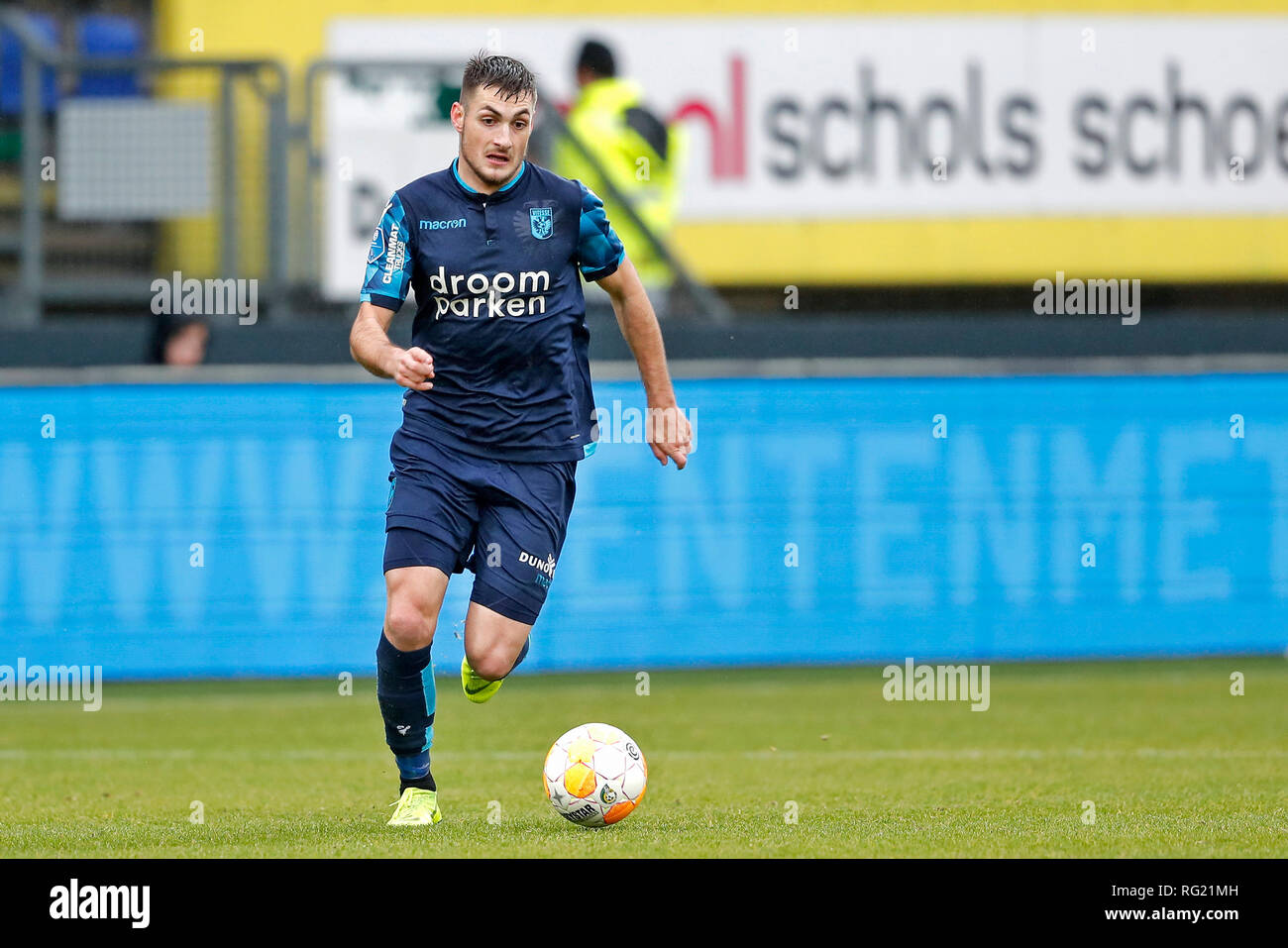 SITTARD, Países Bajos, 27-01-2019, fútbol, , la Eredivisie holandesa, la temporada 2018/2019, Vitesse jugador Matus Bero sobre la pelota durante el juego Fortuna Sittard - Vitesse Fotografía de stock - Alamy
