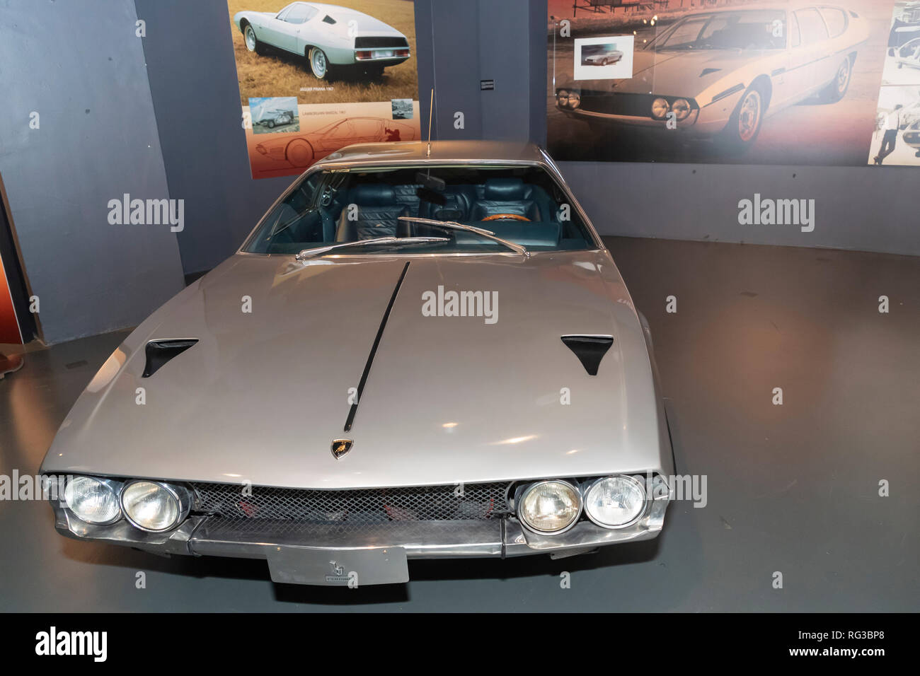 Incesante Crítico Franco Lamborghini espada fotografías e imágenes de alta resolución - Alamy