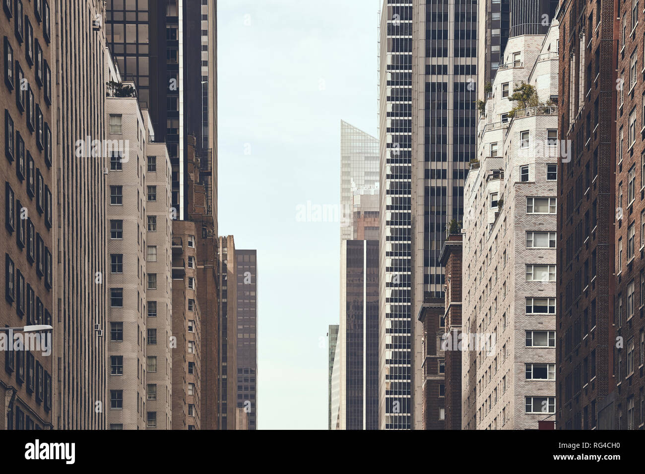 Cañón urbano en la Ciudad de Nueva York, la imagen en tonos de color retro, EE.UU.. Foto de stock