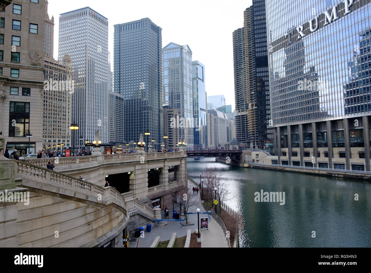 Paseo del Río en el centro de Chicago, Illinois, Estados Unidos Foto de stock