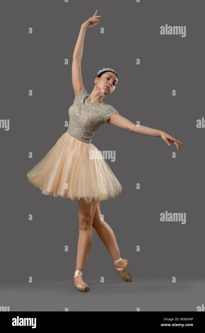Niñas De Ballet Disidentes Sueñan Con Convertirse En Grandes Bailarinas  Imagen de archivo - Imagen de aprendizaje, muchacha: 166862007