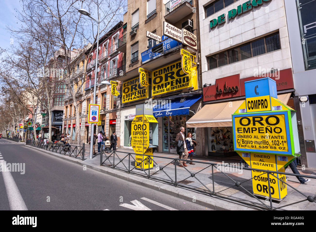Comprar Oro, Oro, tienda en la tradicional Calle De Bravo Murillo, Madrid,  España Fotografía de stock - Alamy