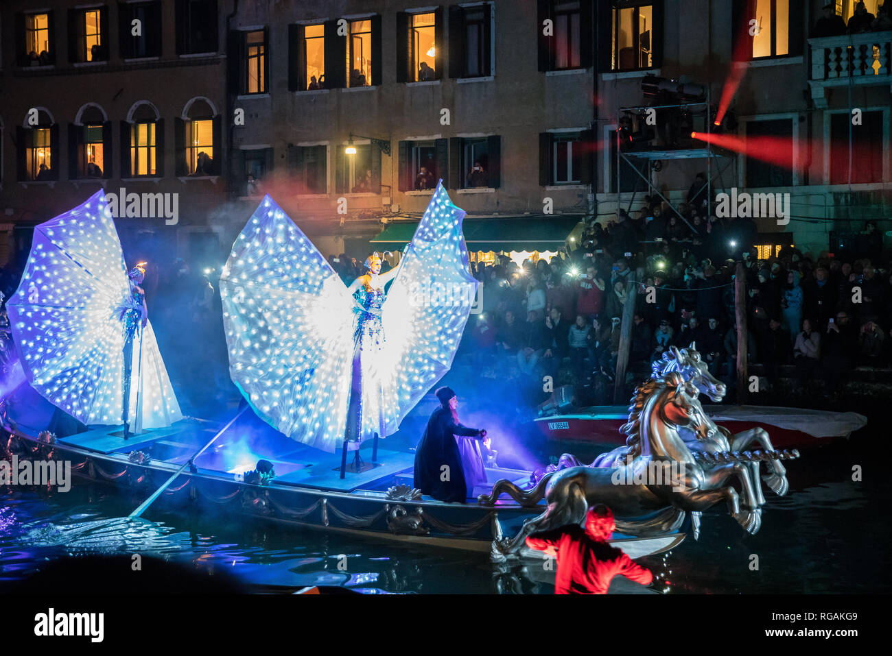 Venecia, Italia - 11.02.2017 Festival regata y fiesta del agua en Carnaval de  Venecia Fotografía de stock - Alamy