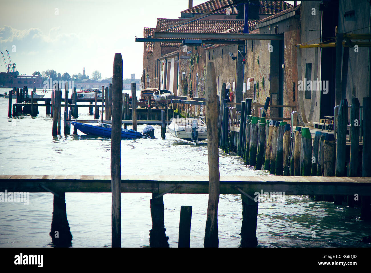 La bella Venecia Canal por día Foto de stock