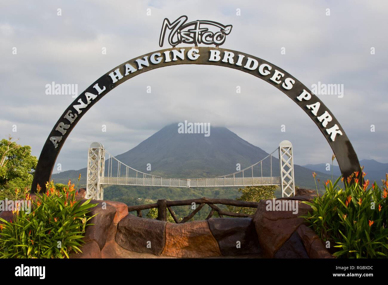 Los puentes colgantes de Arenal Mistico Park en La Fortuna, Costa Rica  Fotografía de stock - Alamy