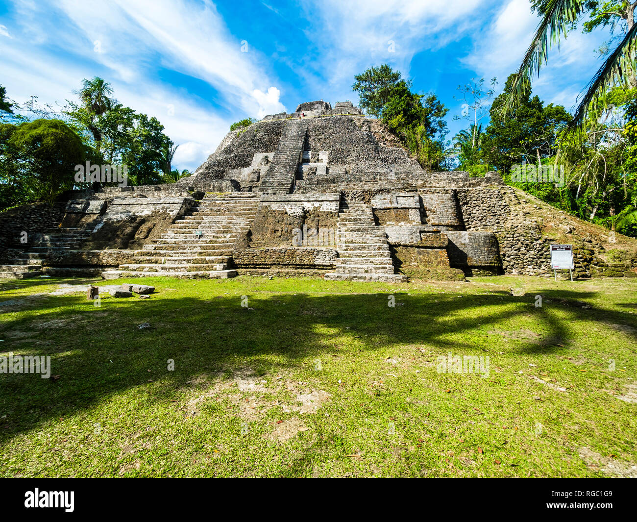 América Central, Belice, la península de Yucatán, New River, Lamanai, ruinas mayas, gran templo Foto de stock