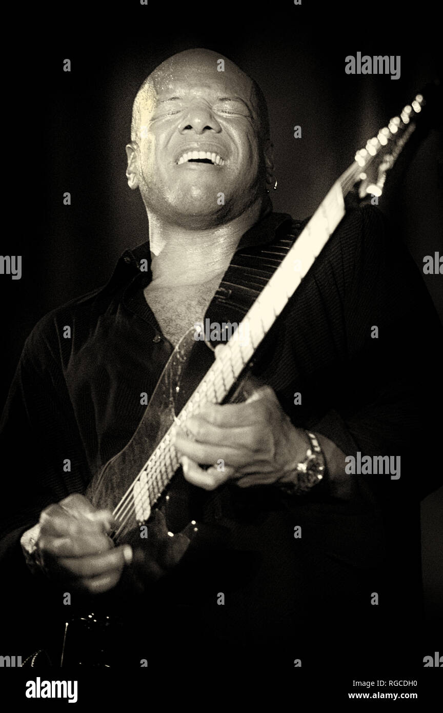 Mark Whitfield, Mark Whitfield (nacido el 6 de octubre de 1966) es un