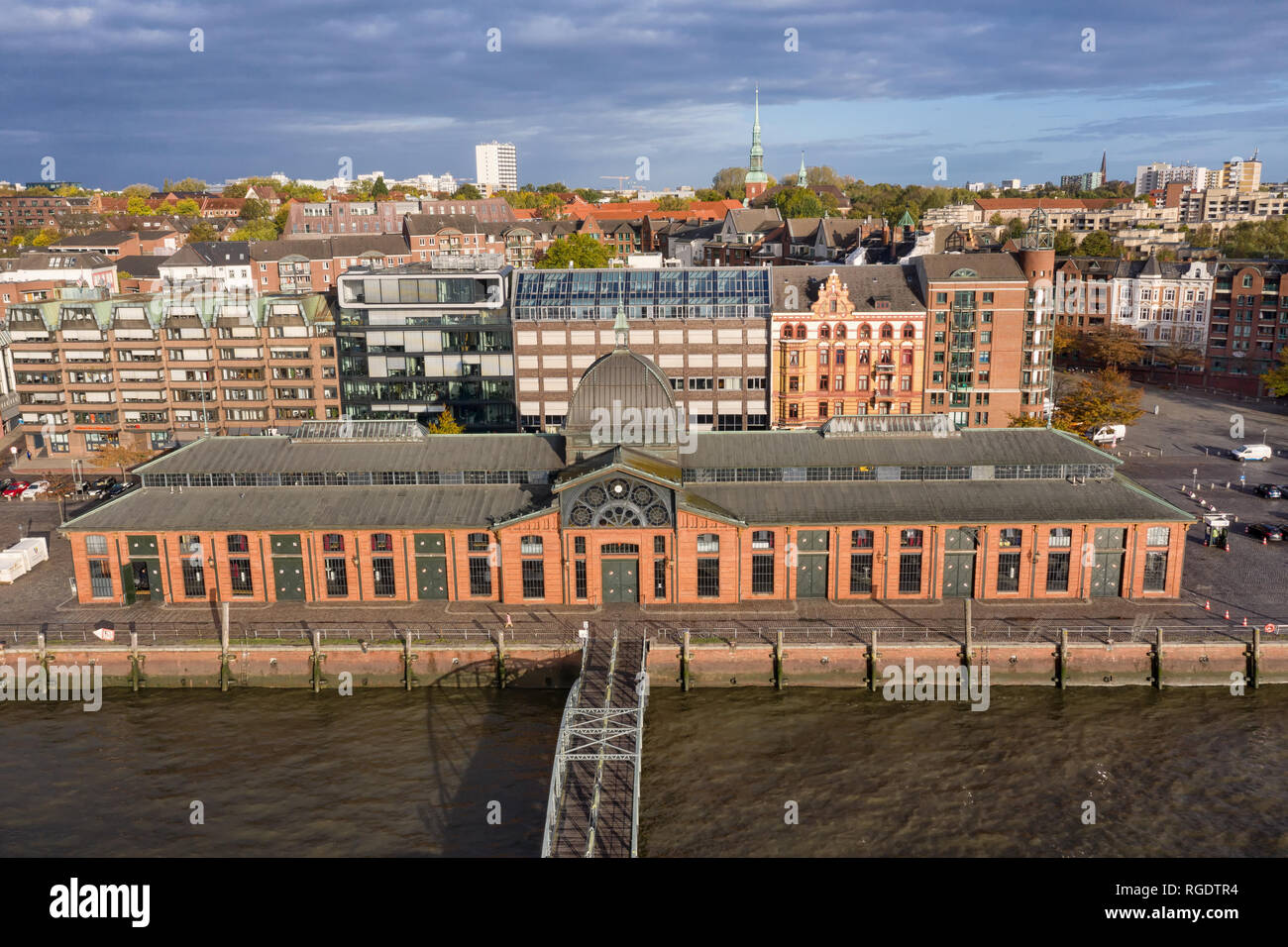 Vista aérea de Fish Market Hall en el distrito de Altona en Hamburgo Foto de stock