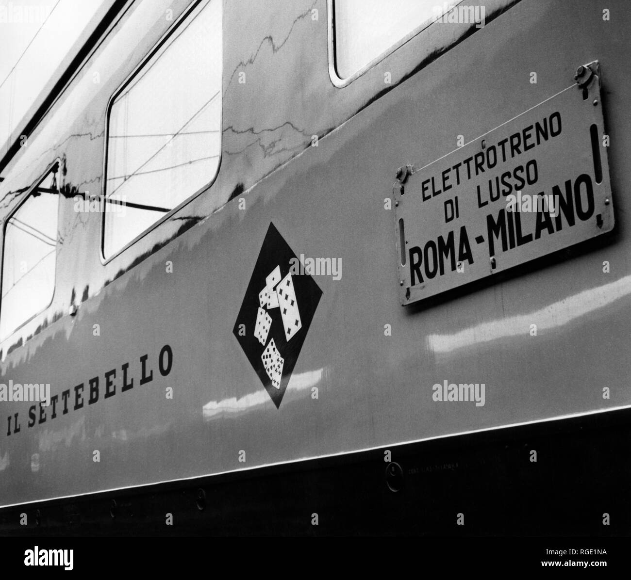 Elettrotreno di Lusso roma-milano, eléctricos, trenes de pasajeros settebello ETR 300, tren, Italia 1960 Foto de stock
