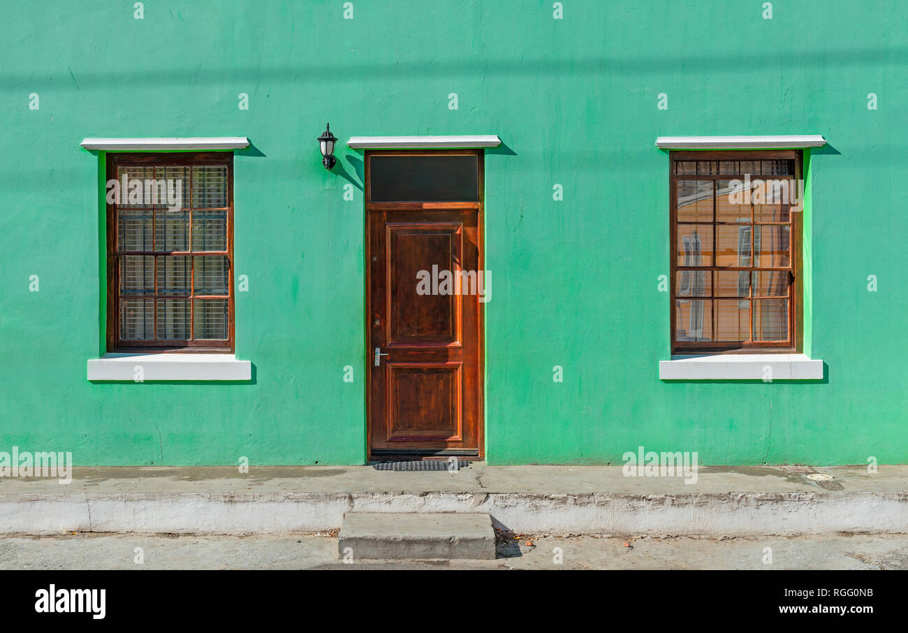 Vintage fachada turquesa verde en el distrito de Bo Kaap malaya en Cape Town, Sudáfrica. Foto de stock