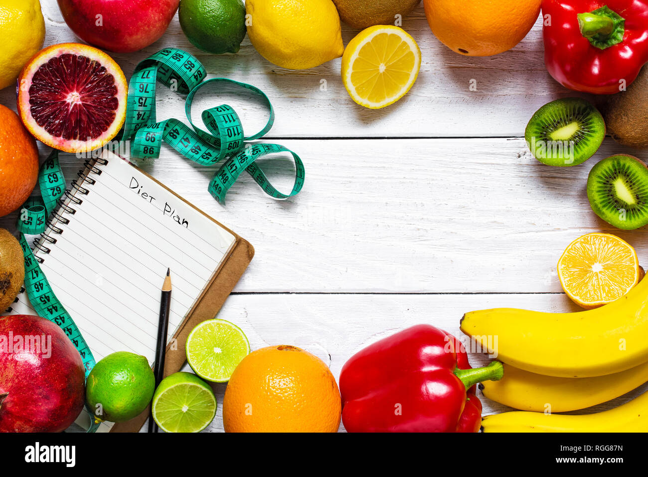 Concepto De Fitness Con Frutas Verduras Cinta Metrica Y Libro De Texto Sobre Fondo Blanco De Madera Con Espacio De Copia Vista Superior Fotografia De Stock Alamy